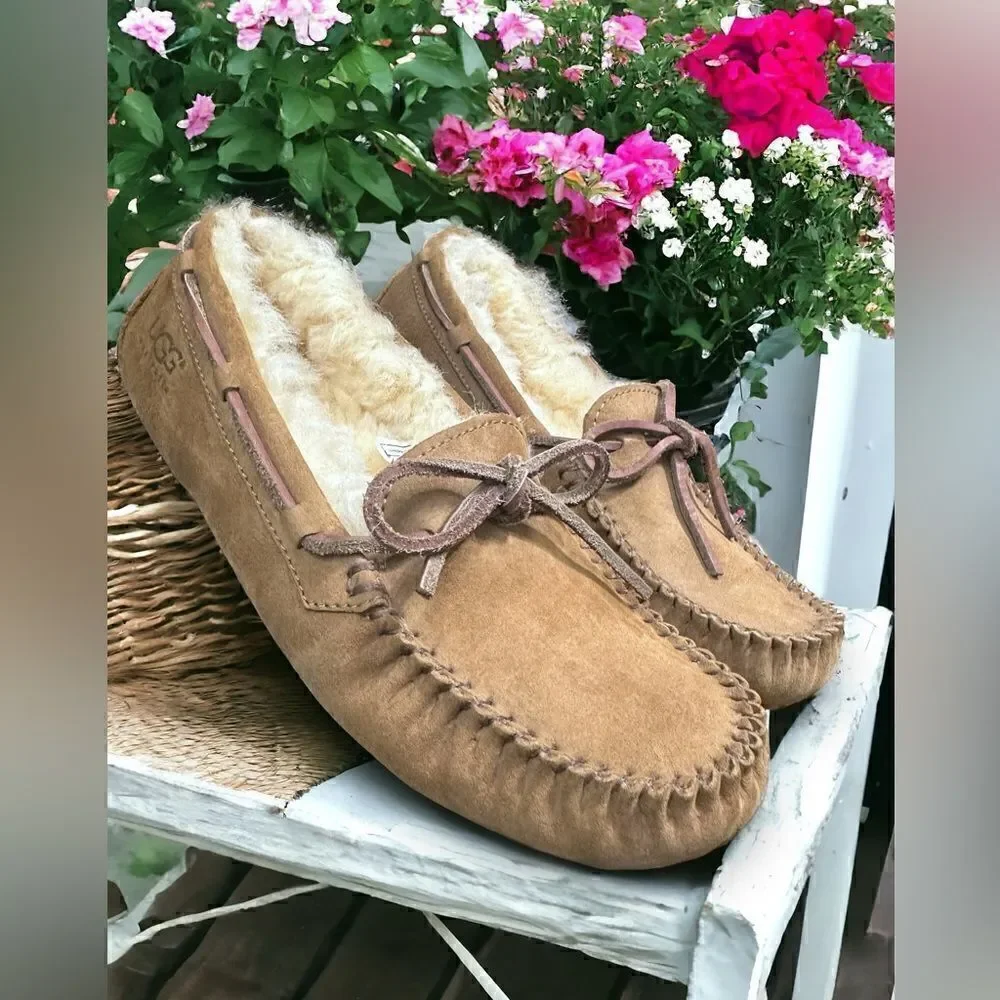 🔥🔥UGG Dakota Moccasin Slipper Water Resistant Slip on Size 6